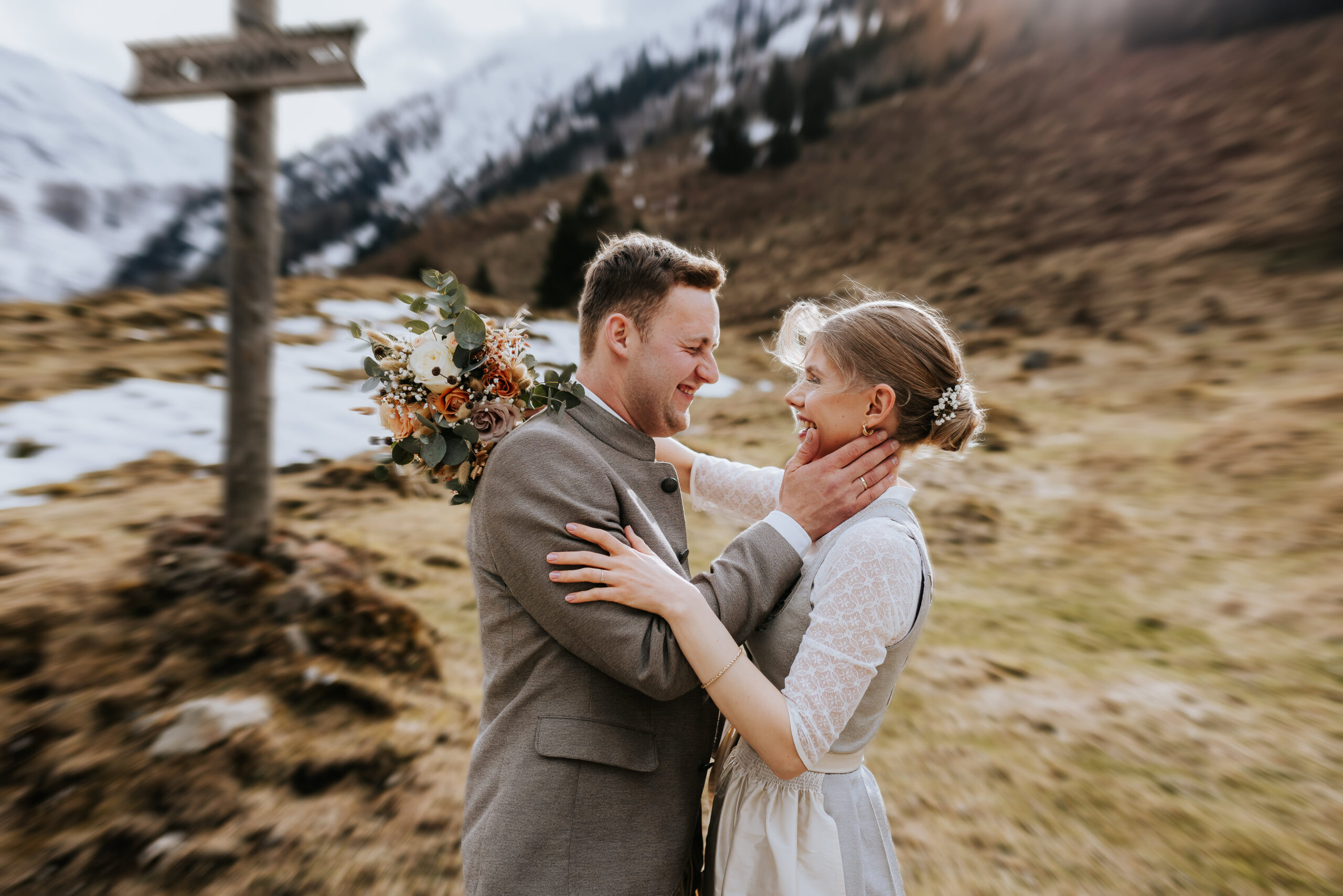 Steffi & Moritz vor Bergkulisse – Hochzeitsfotos Schladming Brautpaarshooting